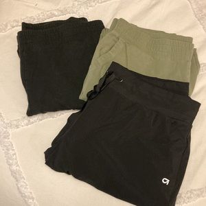 Three pairs of joggers. Gap and 32° size XL.